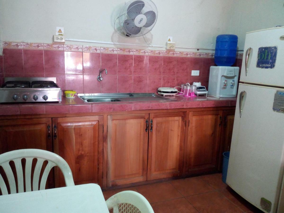 Hostal Miconia Puerto Ayora  Luaran gambar